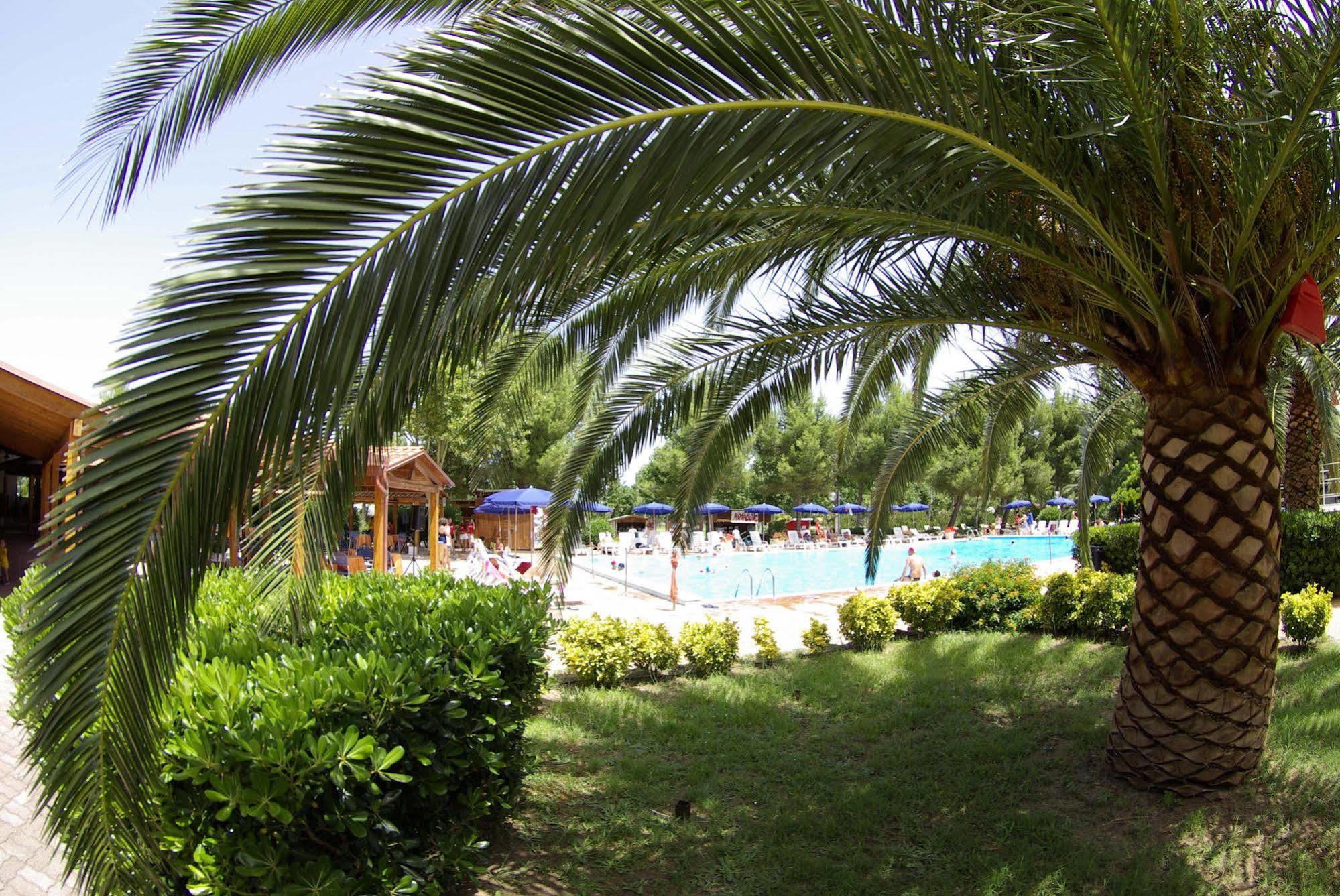 Villaggio Albatros Resort Lesina Exteriör bild